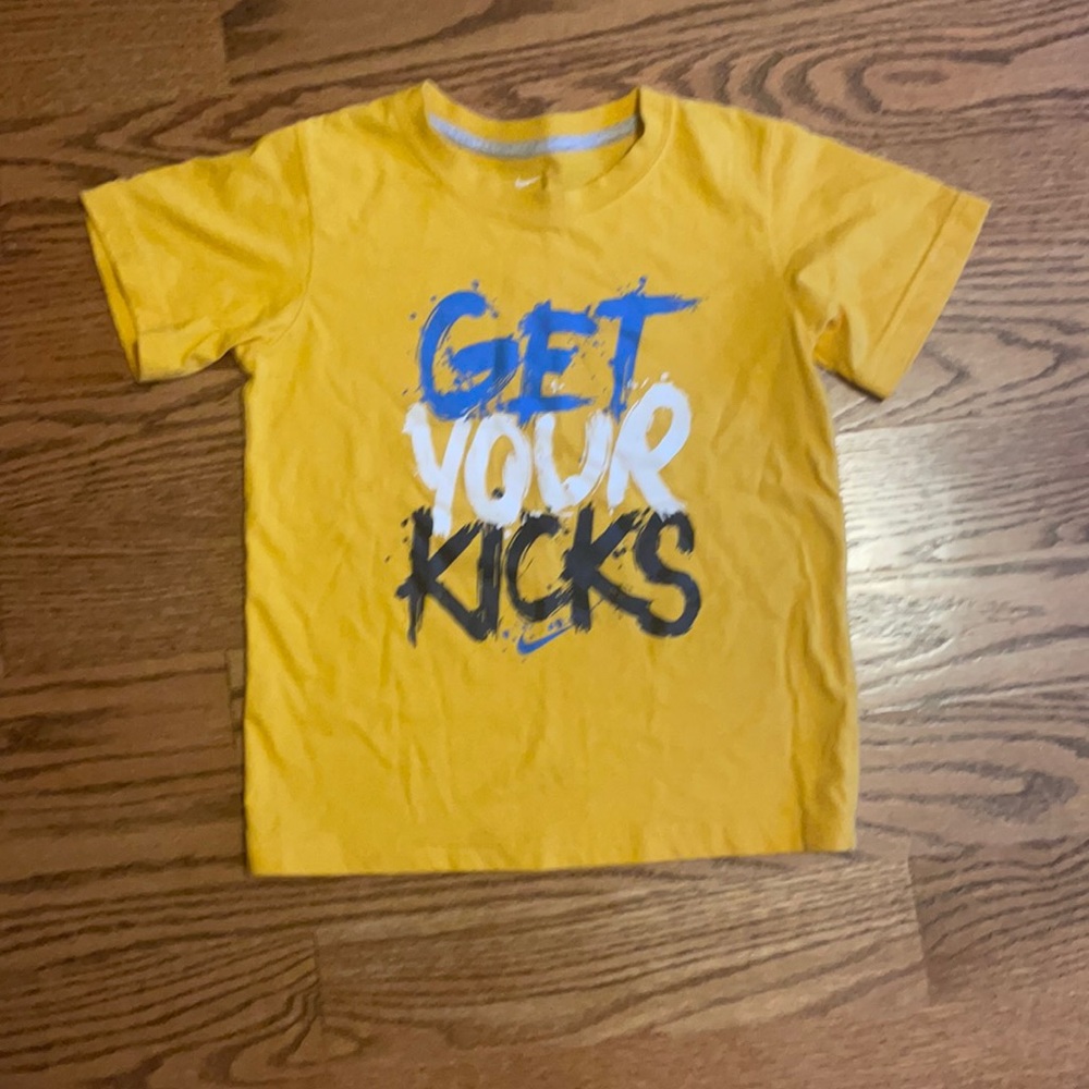 T shirt Nike size 6 good condition kids